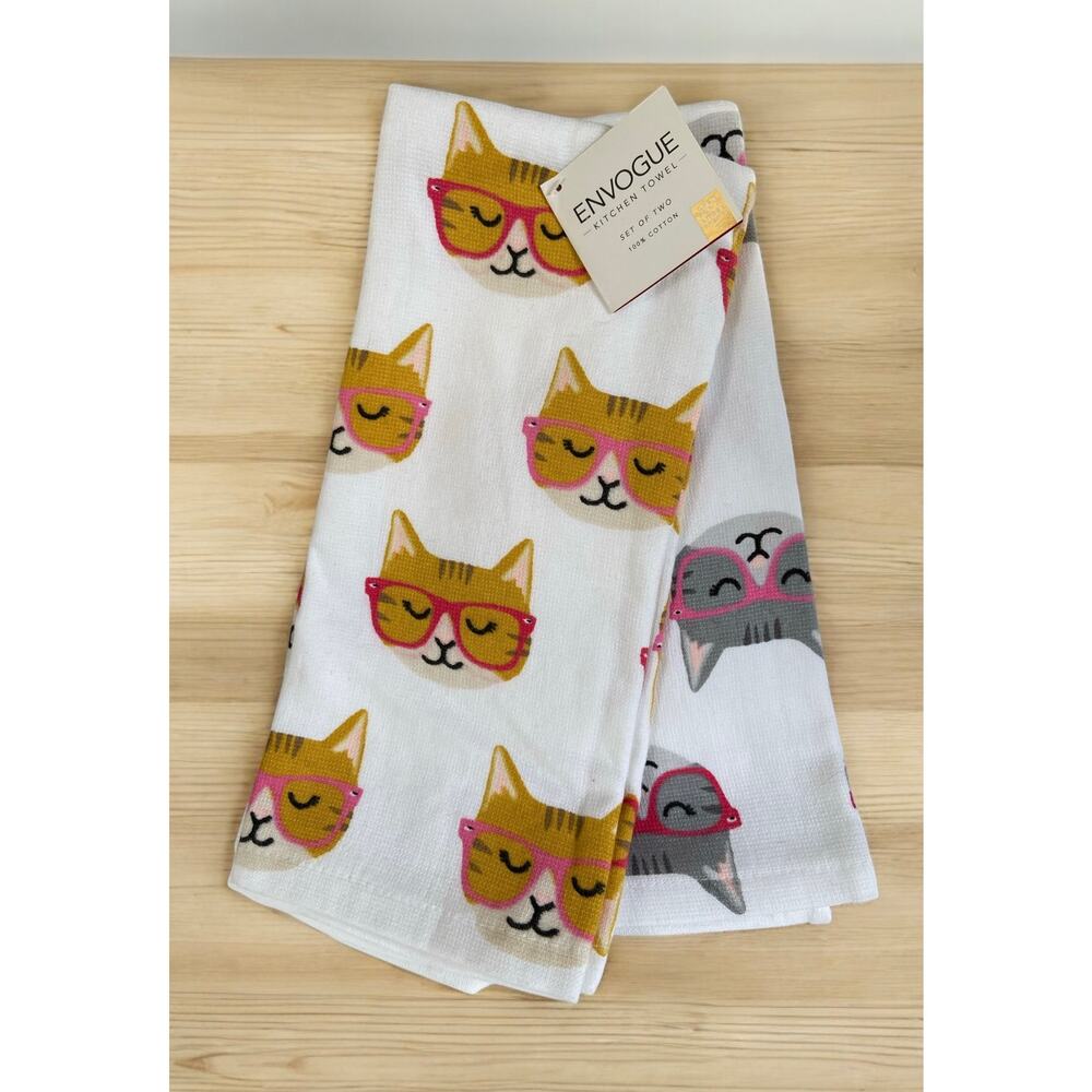 NWT En Vogue Grey & Orange Tabby Cat Cats in Pink Glasses 2 Kitchen Towel Set